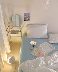 Pin By Yan On Room Decor In 2020 Room Ideas Bedroom Aesthetic Room Decor Small Room Bedroom