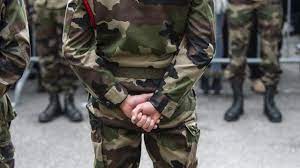 Le chef d'etat major des armées françois lecointre a annoncé que 18 signataires de la fameuse « tribune des généraux » encore en service passeront « chacun devant un conseil supérieur militaire. Okobhbtle70qhm