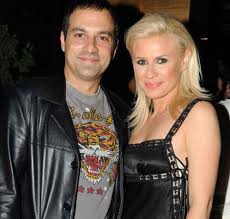 Η δημοσιογράφος κατέρινα καραβάτου μοιράστηκε με τους φίλους της τη νέα ζωγραφιά της αέλιας. Katerina Karabatoy Agkalia Me Ton Syzygo Ths Sto 8eatro Pics Patras Events