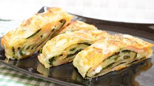 Volendo realizzarne una versione più leggera potete ovviamente optare per il procedimento alternativo caratteristico della. Rotolo Salato Farcito Con Spinaci Cotto E Mozzarella Antipasti Facili E Veloci Youtube