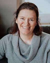 Lisa Whitlock's Instagram, Twitter & Facebook