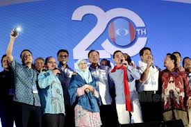 Yasin sulaiman mempersembahkan lagunya reformasi live di kongres nasional keadilan 2019 yang berlangsung di melaka. Gema Lagu Teman Sejati