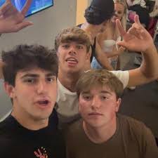 Elon Class of 2029 page (Elon'29) (@elon_2029official) • Instagram photos  and videos