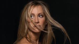 Les mille vies de la pétillante chanteuse Marianne Mille