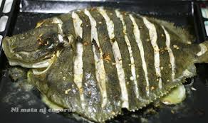 El rodaballo tiene 122 calorías por ración de 100 gramos, aporta 40 iu de vitamina a, además de 1.7 mg de vitamina c, magnesio y pequeñas cantidades de. Rodaballo Al Horno
