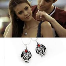 The vampire diaries thurday 8/7c cw nina dobrev as elena gilbert. Vampire Diaries Elena Kette Gunstig Kaufen Ebay