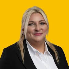 Szymon Hołownia robi selfie na pogrzebie papieża 🤯