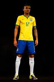 La Nueva Armadura De Brasil Para El Mundial 2014 Camisetas De Futbol Futbol Wolfsburgo
