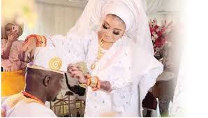 Lizzy anjorin recently got married to a muslim husband named lateef adegboyega lawal on 16th july, 2020. I M His Legal Wife Liz Anjorin Says As It S Revealed Her New Husband Has 5 Other Wives And Multiple Kids
