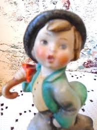 Hummel strolling Along