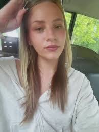 Shari Ross's Instagram, Twitter & Facebook