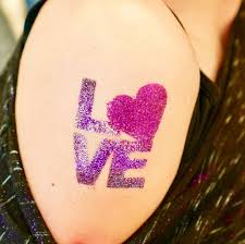 Like any other art, tattoo art is also evolving to incorporate modern concepts of style and design such as piercing, rhinestones and glitter. 190 Glitzertattoos Ideen In 2021 Glitzer Tattoo Tattoos Glitzer Tattoo Schablonen