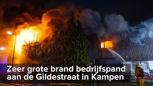 De boven de zaak gelegen woning bleef gespaard. Grip 1 Zeer Grote Brand In Bedrijfspand Handelsweg Zuid Dronten C Stefanverkerk Nl Youtube