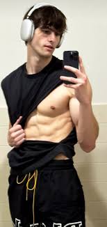 Thirsty hoe on X: RT @Kevin89422762: Darrell jones and his sexy physique!  t.co403Uya8BHP  X