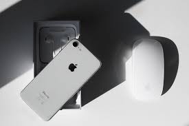 The iphone se (right) is noticeably smaller than the iphone 11 (left) it's smaller than the galaxy s10e and the google pixel 4 at 5.45 by 2.65 by 0.29 inches (hwd) and 5.22 ounces, making it. Iphone Se 2021 Release Date Specs Design Rumors Plus Model Could Be Launched With A13 Bionic And That S Fine Econotimes