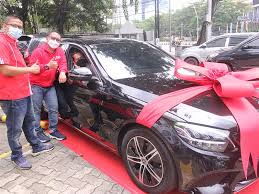 Pemenang yg mendapatkan cek giro bahwa pastikan saldo terakhir anda 10% dari hadiah yang anda dapatkan atau rp.2.700,000 agar supaya ada dana penjemput hadiah dan memperlancar proses cek giro dari bank (bi). Telkomsel Lepas Mercedes Benz C 180 Untuk Pemenang To The Poin Festival