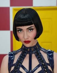 Celebrity couple Beth and Howard Stern uses 90 million dollar fortune to  foster hundreds of cats