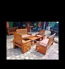 Dengan penataan ruangan yang tepat maka ruang tamu yang berukuran kecil akan nampak indah dan bahkan bisa terlihat lebih luas daripada ukuran aslinya. Jual Meja Kursi Kayu Jati Sofa Untuk Ruang Tamu Minimalis Di Lapak Saputra Meubel Bukalapak