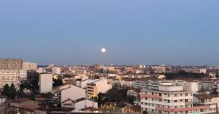 Any suggestions on travel from toulouse airport directly to > kyriad hotel? Levez Les Yeux La Super Lune Est A Toulouse