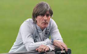 Löw, born in 1960, played attacking midfield for bundesliga sides stuttgart and freiburg in the 1980s. Nationalmannschaft Soll Jogi Low Nach Der Em Zurucktreten Umfrage