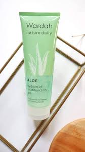 Je hochwertiger die qualität des produkts ist, desto eher fördert es die gesundheit ihrer haut und sogar ihrer haare. Aloe Vera Gel Versi Drugstore Harga Patut Bajet Tapi Tetap Boleh Cantik Hijabista