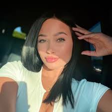 Who specializes in lymphatic massage?