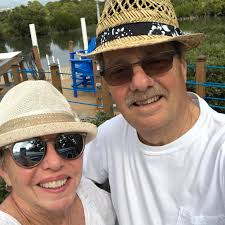 What are some dinner places with live music near Pawleys Island?