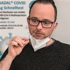 Schnelle und zuverlässige testergebnisse in nur 15 minuten bei einer spezifität von mehr als 99,9 % und einer sensitivität von 94,12 % für nasale. Coronavirus Rapid Test Simplified