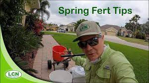 How to apply milorganite fertilizer with the lawn care nut. Best Spring Fertilizer For Lawns How To Apply Spring Fertilizer Youtube