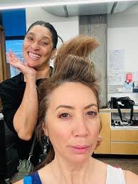 Me nutty, delightful, hilarious mate Vanita Thomas got me ready for Marae  inanahi 😂❤️ #friend #makeup #hair