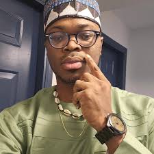 MEN ON SUIT & MEN IN SUIT. Which one is correct?😂😂