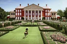 This paper reviewed scholarly articles on the evolution of production design and applied her findings to analysis of baz luhrmann's 2013 rendition of the great gatsby. The Lavish Sets Of Baz Luhrmann S The Great Gatsby Architectural Digest