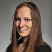 Stefanie Powell's Instagram, Twitter & Facebook