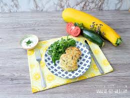 Schnelle Zucchini Puffer Low Carb Mit Krauter Dip We Go Wild Rezept Zucchini Puffer Zucchini Rezepte