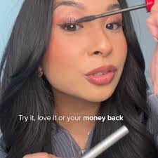 Kristi Willis's Instagram, Twitter & Facebook