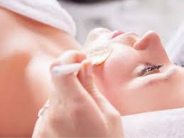 To su bezbojni kristali bez mirisa koji se lako otapaju u vodi. Kako Djeluje Glikolna Kiselina