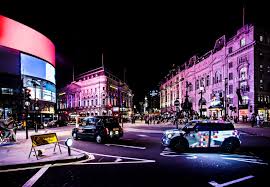 Mini Art Beat London S Brightest Hour Art Beat Mini Art Mini