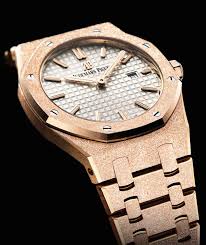 Discover the making of the royal oak frosted gold. Audemars Piguet Royal Oak Frosted Gold Time Transformed