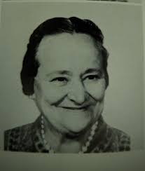 Teacher honored in San Carlos after 32 years