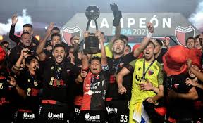 El último día antes de la gran final con racing comenzó con una insólita muestra de apoyo para el plantel de colón de santa fe. El Presidente Felicito A Colon De Santa Fe Por Lograr La Copa De La Liga