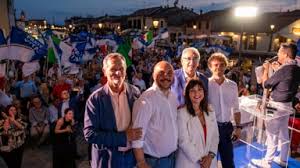 "Decisi a difendere ancora l’Italia": un migliaio di persone a Cesenatico per Fratelli d'Italia