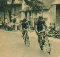 Tour De France 1937 7 Tappa 7 Luglio Aix Les Bains Grenoble Gino Bartali 1914 2000 E Francesco Camusso 1908 1995 Le Miroir Coppie Friends Immagini