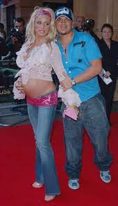 In 2006 price signed a £300,000 advance with random house for katie price's perfect ponies, a series of children's books, with the first six released in 2007. Uzivatel Jade Hayden Na Twitteru This Picture Of Katie Price And Peter Andre At The 2005 Film Premier For House Of Wax Is Era Defining
