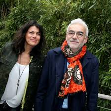 Ainsi, c'est apolline de malherbe qui lui succédera pour les matinales, du lundi au vendredi entre 6h et 8h30. Photos Caroline Roux Apolline De Malherbe Pascal Praud Avec Qui Ces Stars De L Info Sont Elles En Couple Gala