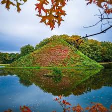 Die Seepyramide Im Branitzer Park Cottbus In Diesem Gebilde Sind Keine Geringeren Als Der Furst Und Die Furstin My Secret Garden Natural Landmarks Instagram
