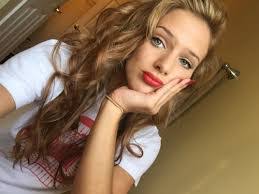 Savannah Perkins's Instagram, Twitter & Facebook