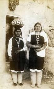 Zuni Pottery And Jewelry Developments Native American Pictures Native American Pottery Native American Indians