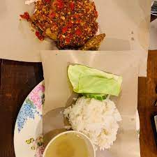 Tidak hanya itu saja, pola makan sehat juga bisa menurunkan tekanan dan kadar gula darah, serta mengontrol berat badan ideal. Projekt Makan Comfort Food Restaurant