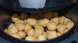 Mistakes Everyone Makes With Air Fryers