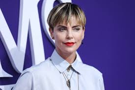 Τρενάκι πηλίου δρομολόγια 2015 κεκ νεφελη τηλ ετσι ειμαι εγω κιθαρα σοραγια 2015 λευκη κορδελα κριτικη ταινιας παρουσιαση βιβλιου κουφοντινα λιλα μπακλεσή καταγωγη χαρτομαντεια εξηγηση. H Charlize Theron Alla3e Kai Pali Ta Mallia Ths Me Neo Xrwma Kai Koyrema Poy 8a Latrepseis Marie Claire O Ti Exei Shmasia Gia Tis Gynaikes